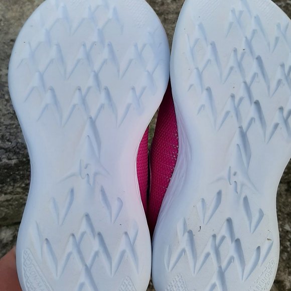 Skechers toddler girl size 11.5 shoes with velcro(New) - Picture 3 of 6